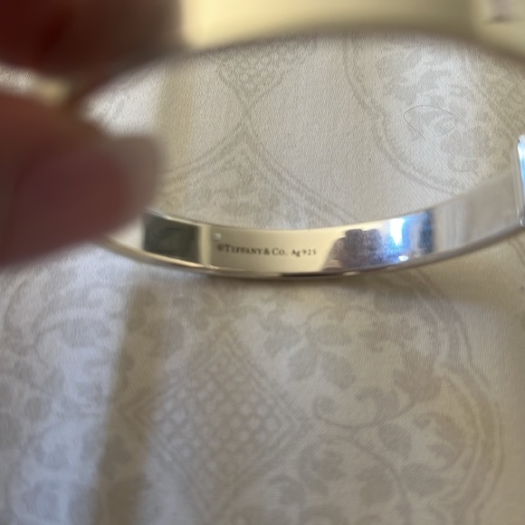 Tiffany - Return to Tiffany and Heart PadlockHinged bangle bracelet - Picture 2 of 3